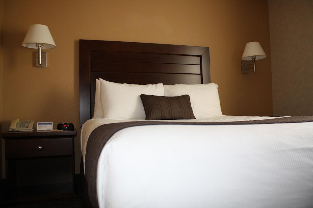 Days Inn By Wyndham Estevan Ngoại thất bức ảnh